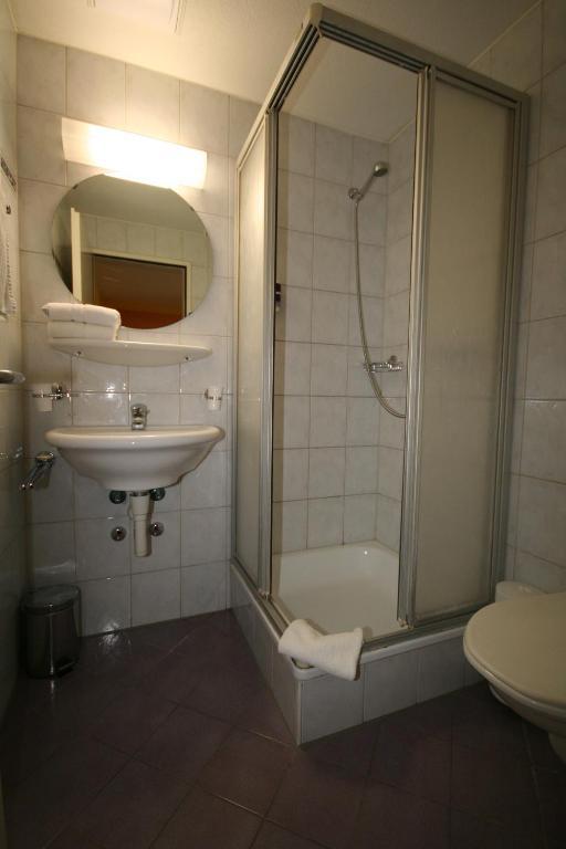 Hotel Regina Zurich Room photo